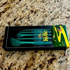 Kylie makeup brushes
